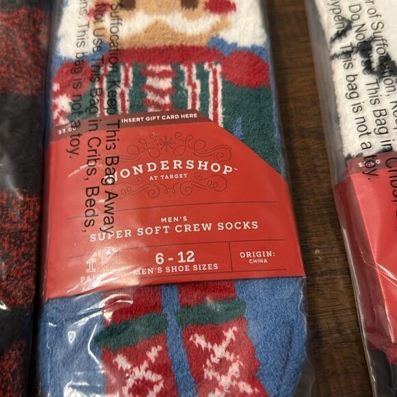 wondershop-3 pack of fluffy Christmas socks-mens 6-12 - Picture 2 of 6